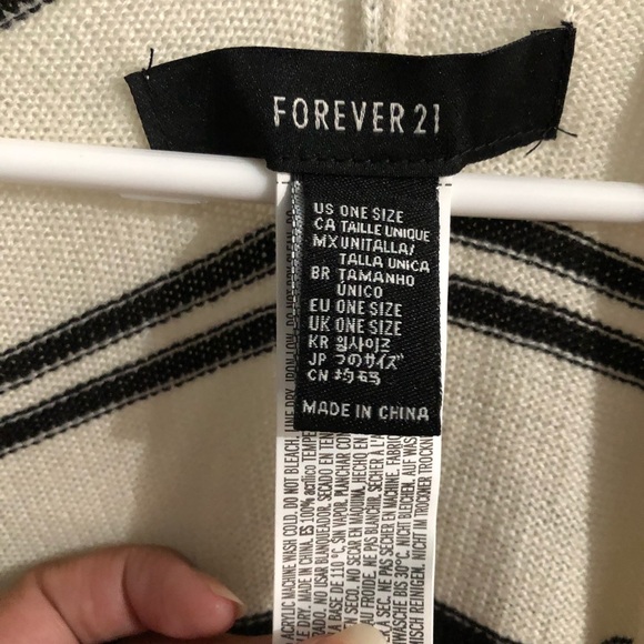 NWOT Poncho Cape Cardigan - Picture 3 of 3